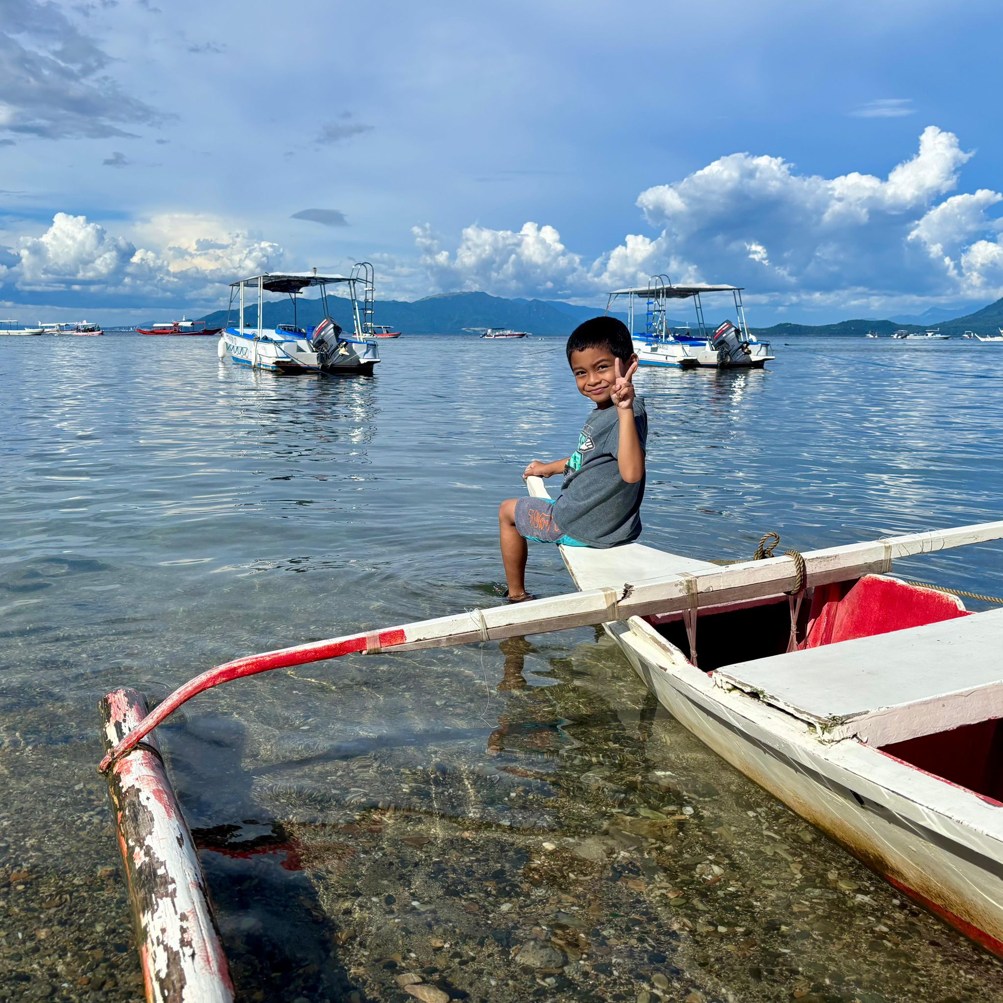 Dive boat departing from Lalaguna Villas Puerto Galera