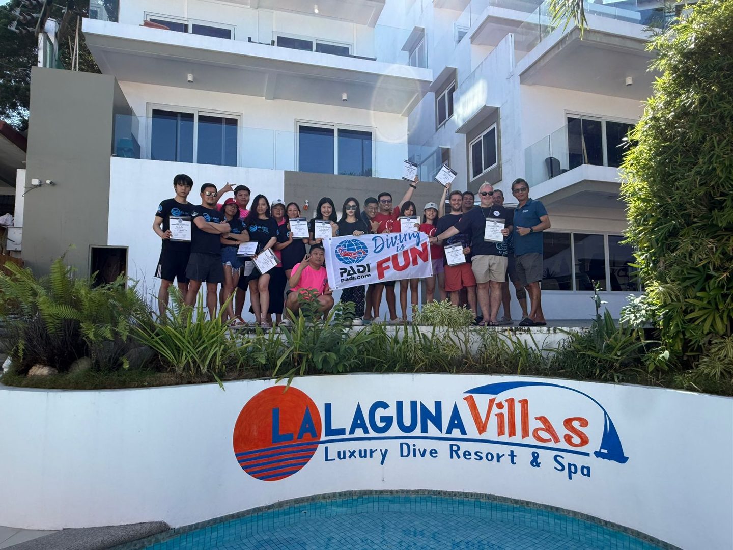 PADI IDC graduates celebrating at Lalaguna Villas Puerto Galera Philippines