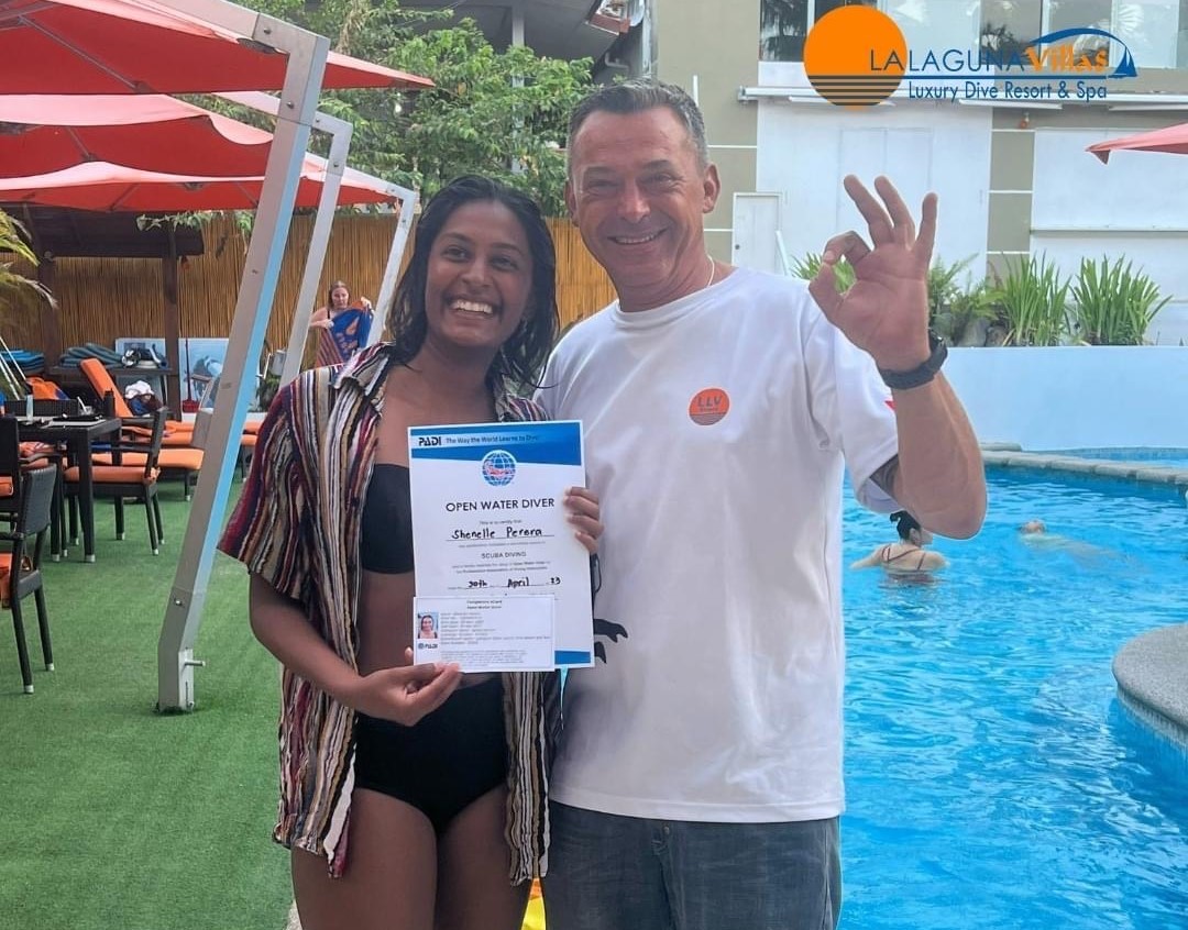 Recent guest Shenelle Perera with instructor Jamie Morton celebrating becoming a newly-certified PADI Open Water diver at Lalaguna Villas