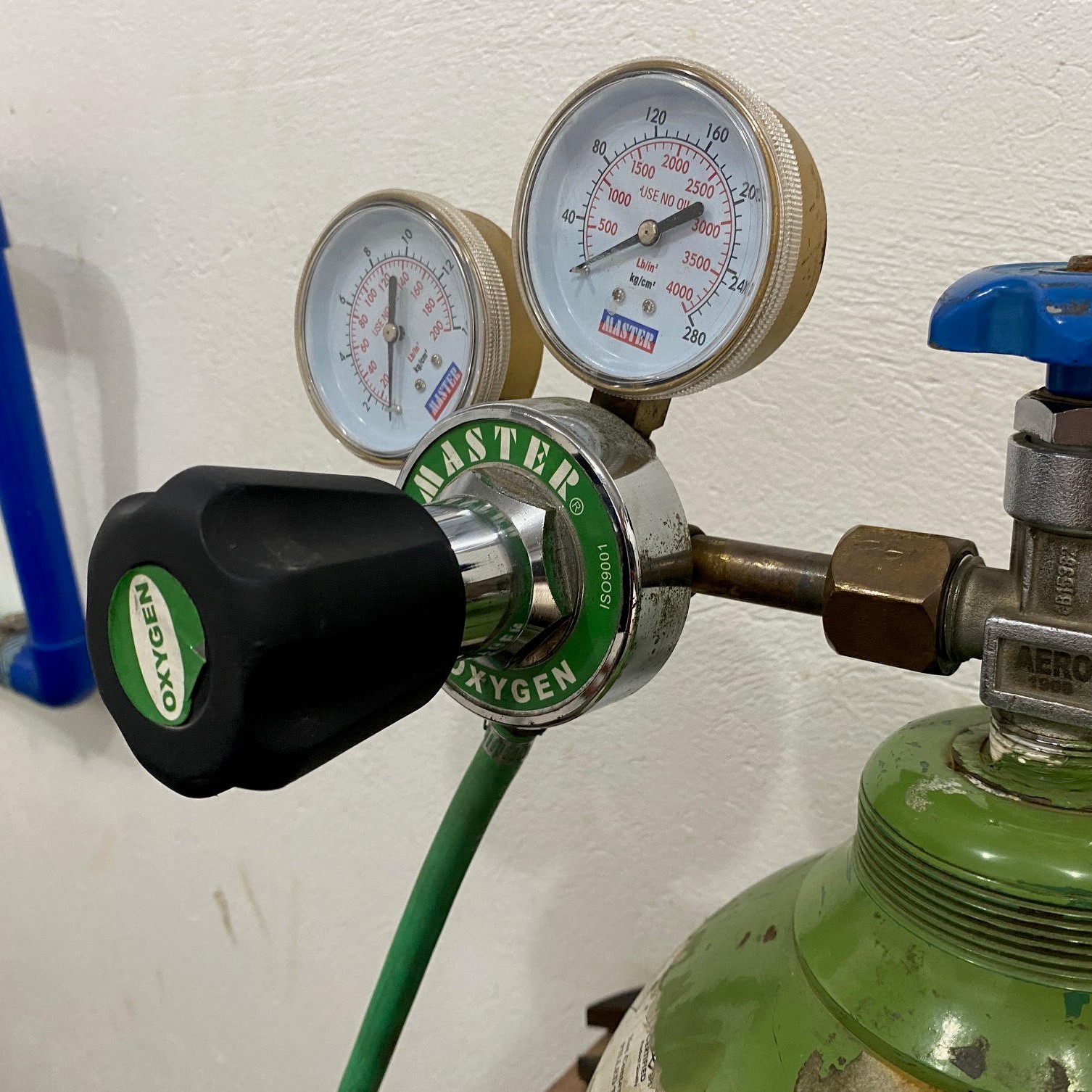 We carefully control the inflow of O2 from our medical oxygen tanks