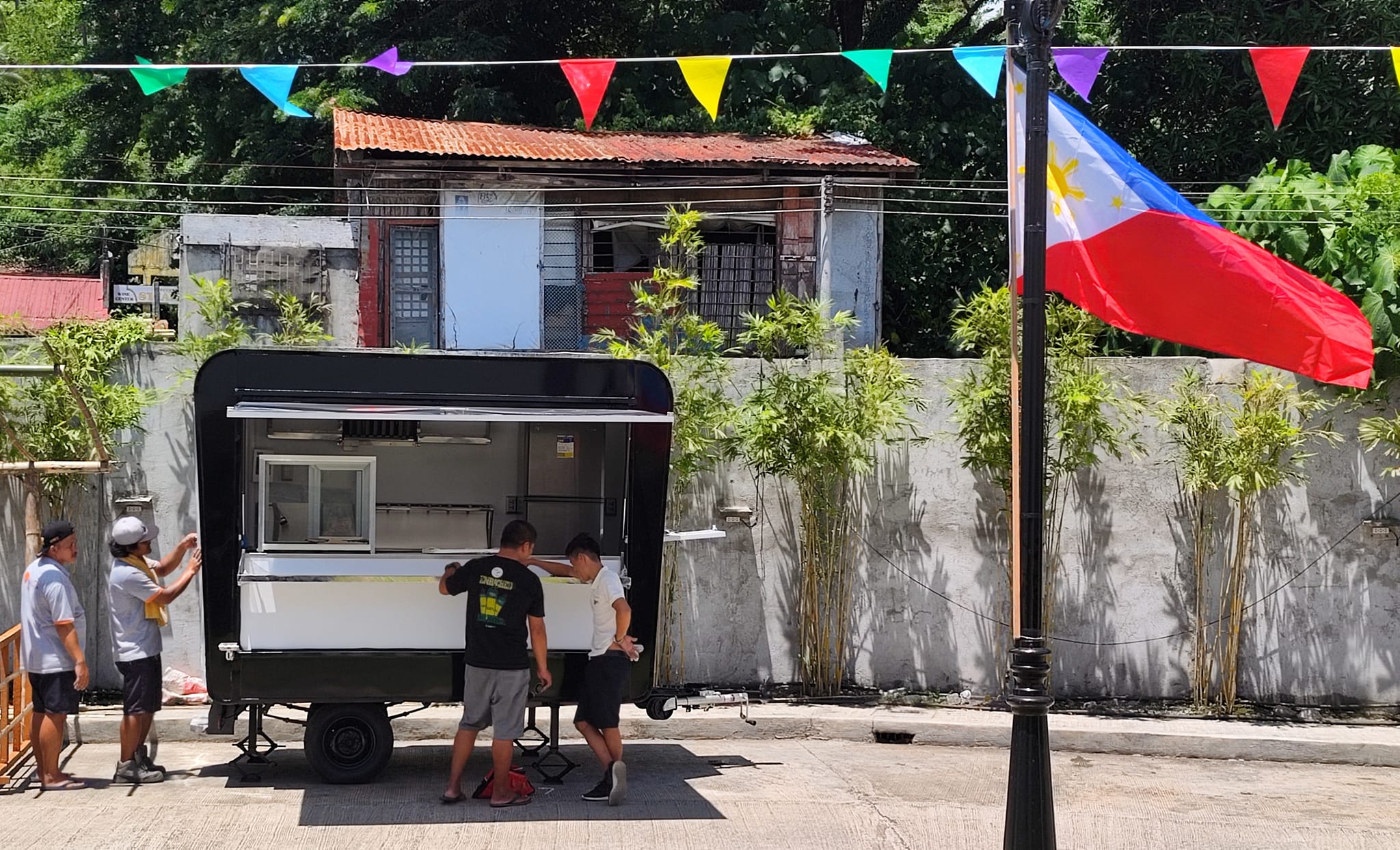 The new LLV food cart